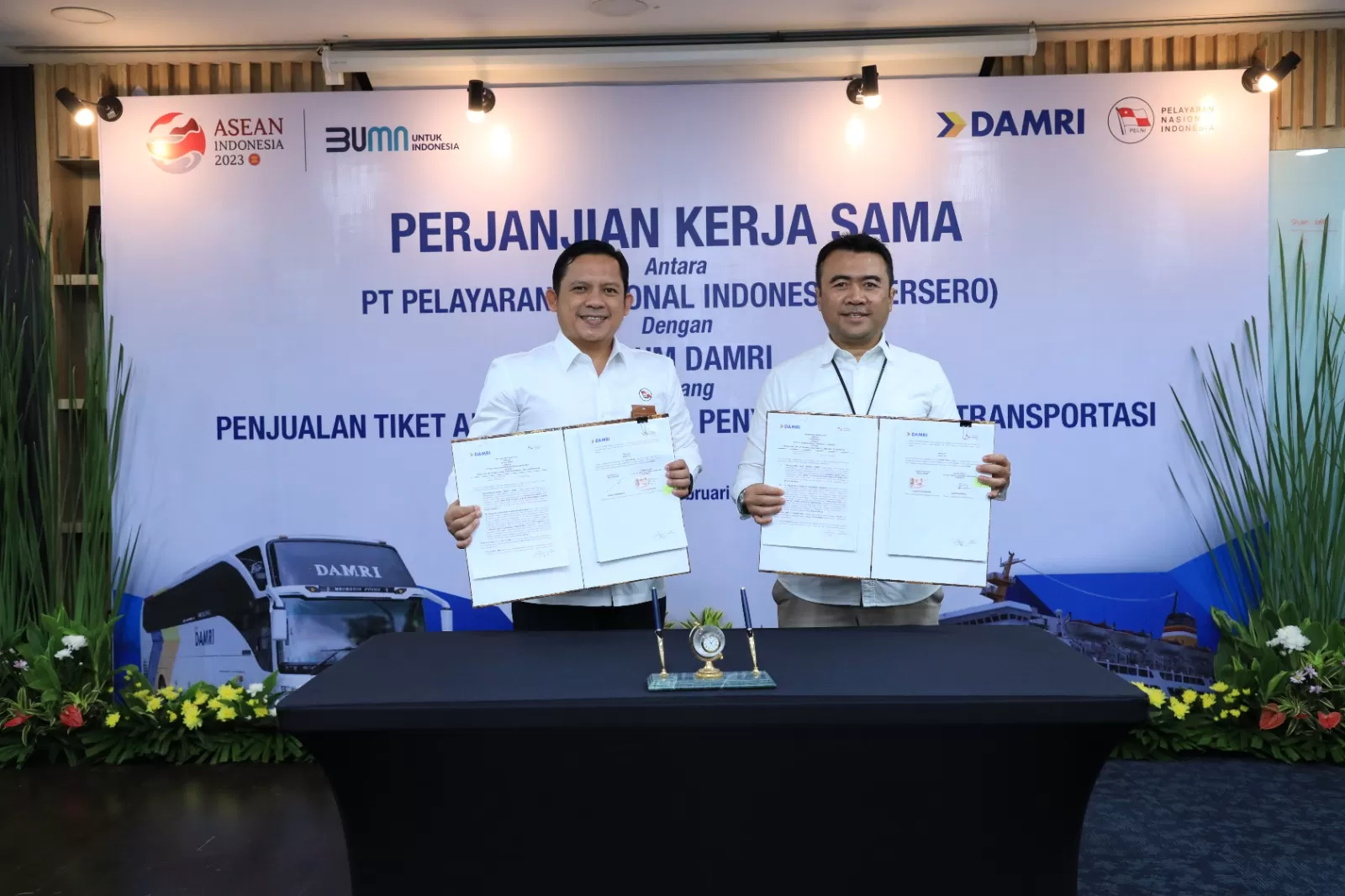 DAMRI dan PELNI Kerja Sama Penjualan Tiket Antar Moda Transportasi
