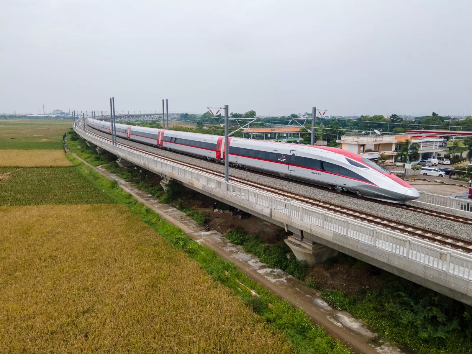 Untuk memastikan program uji coba pada masa pra operasi KA Cepat relasi Jakarta &ndash; Bandung dapat berjalan dengan baik, saat ini KCIC terus melakukan persiapan di berbagai sisi.