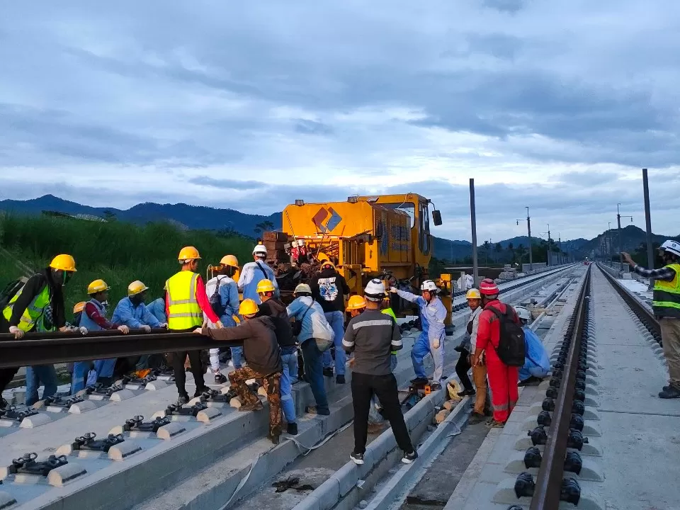 Kolaborasi KCIC dan ITB untuk Penerapan Teknologi Kereta Api Cepat Pertama di Indonesia