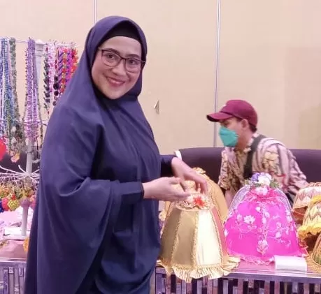 Rajin Ikut Pelatihan, Lies Herawati Bisa Bangun Usaha Kerajinan Bosara 