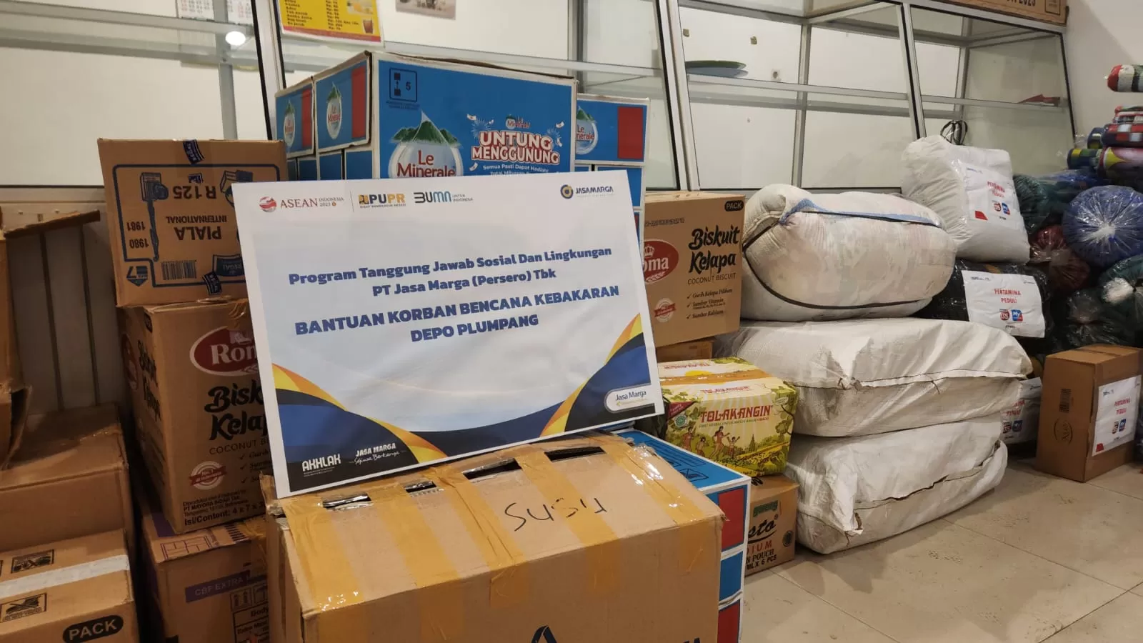 Jasa Marga Salurkan Bantuan Untuk Korban Kebakaran Depo Pertamina Plumpang