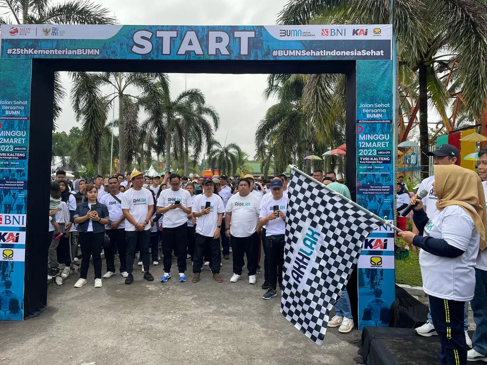 Rayakan HUT BUMN ke-25, Brantas Abipraya Gelar Jalan Sehat di Palangkaraya