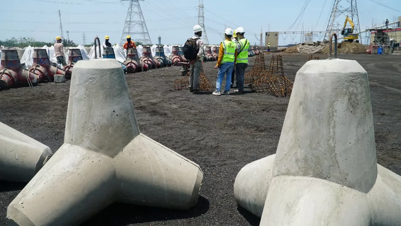 Cegah Abrasi, Gubernur Jateng Akan Gunakan Tetrapod FABA di Pantura Jateng