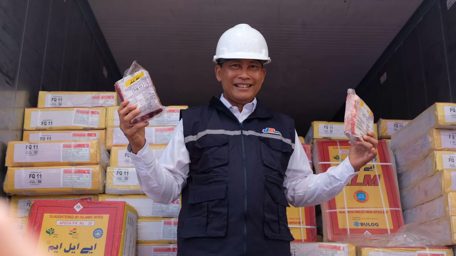 Stok Aman, Dirut BULOG Pantau Langsung Kedatangan Daging Beku