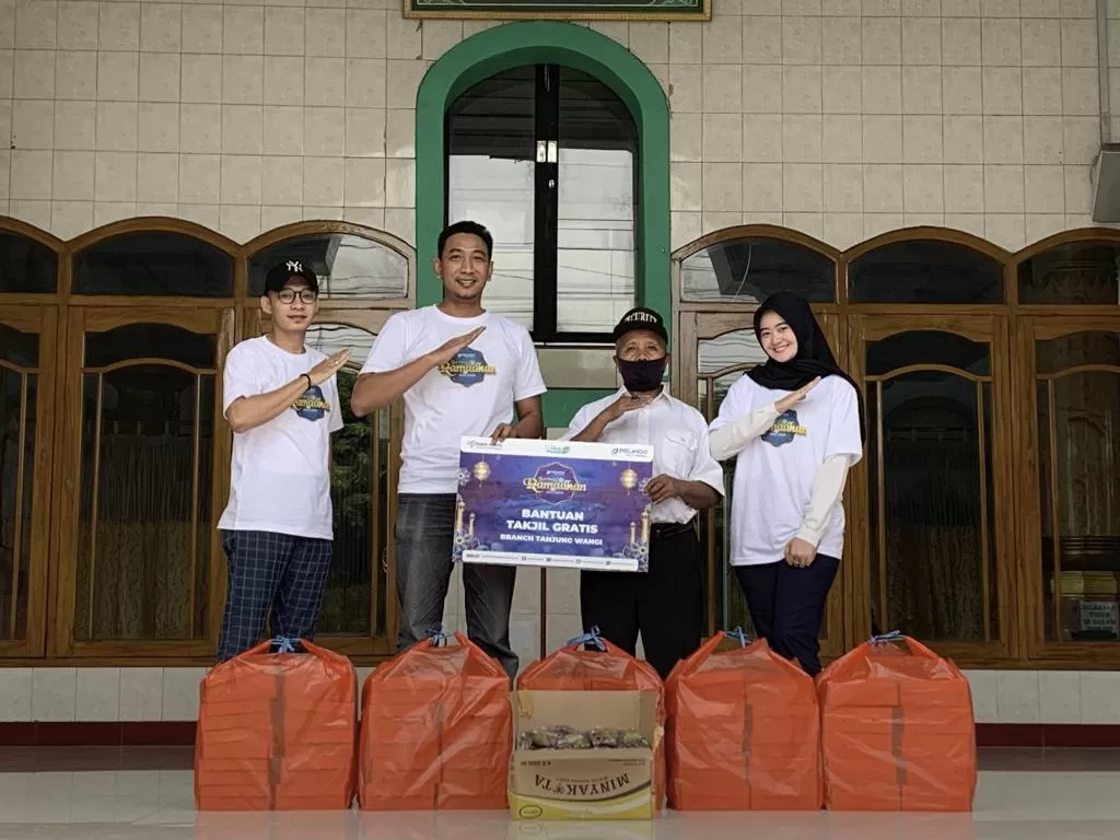 Pelindo Multi Terminal Berbagi Santunan dan Sebar Ribuan Sembako