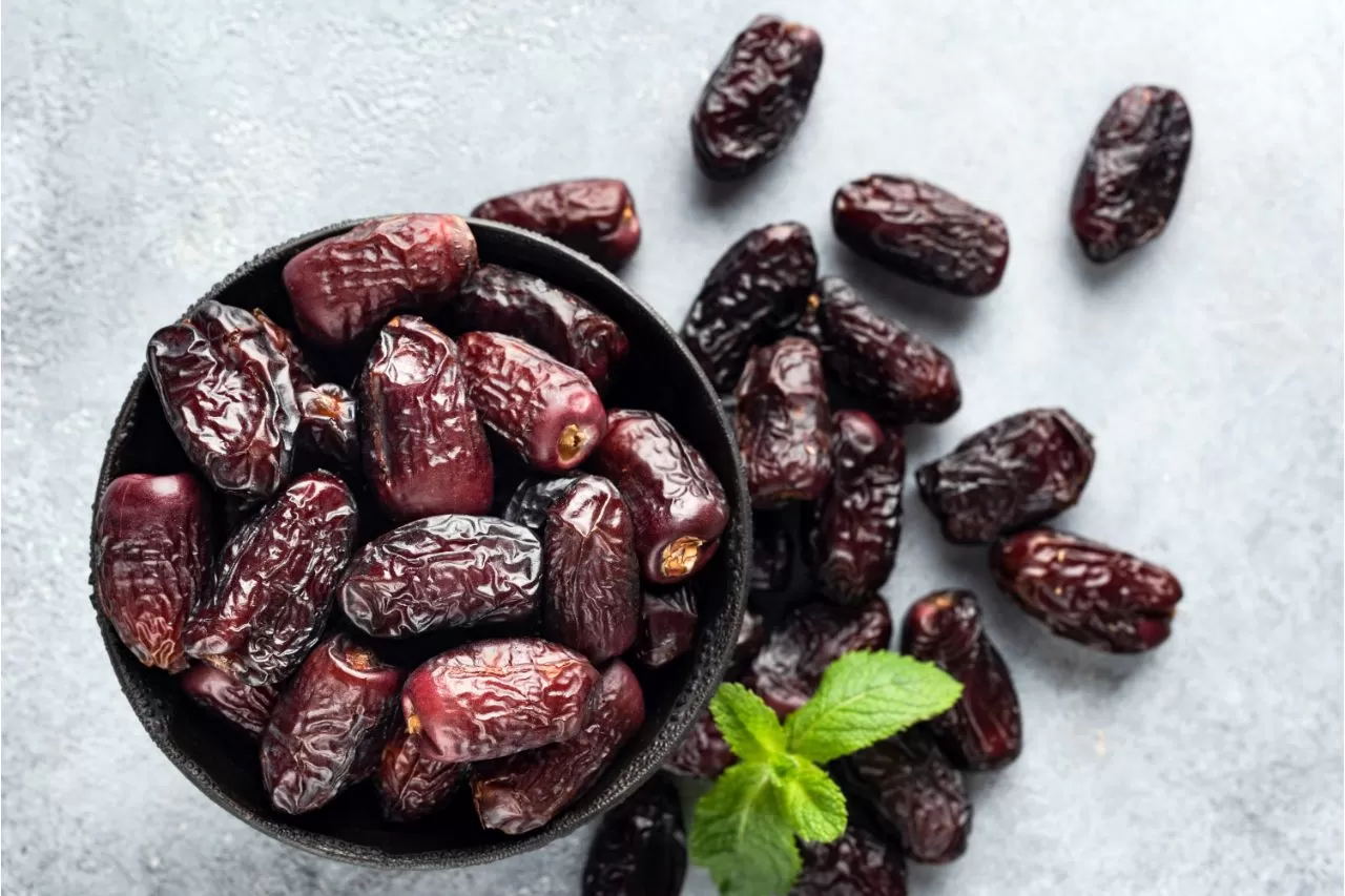 Manfaat Buah Kurma untuk Energi Alami yang Membangkitkan ( Foto : Canva / Arxont )