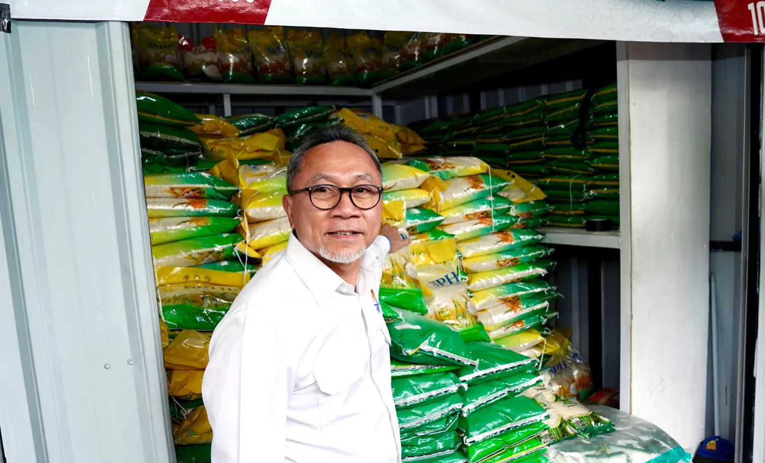 Menko Bidang Pangan, Zulkifli Hasan atau Zulhas, minta tak semua masalah penyelesaiannya melibatkan Presiden Prabowo Subianto. (Ist)