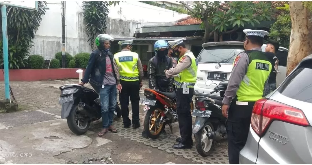 Polis lalu lintas atau Polantas memiliki wewenang melakukan sita kendaraan yang tak sesuai spesifikasi. (Foto: Instagram Polda Metro Jaya)