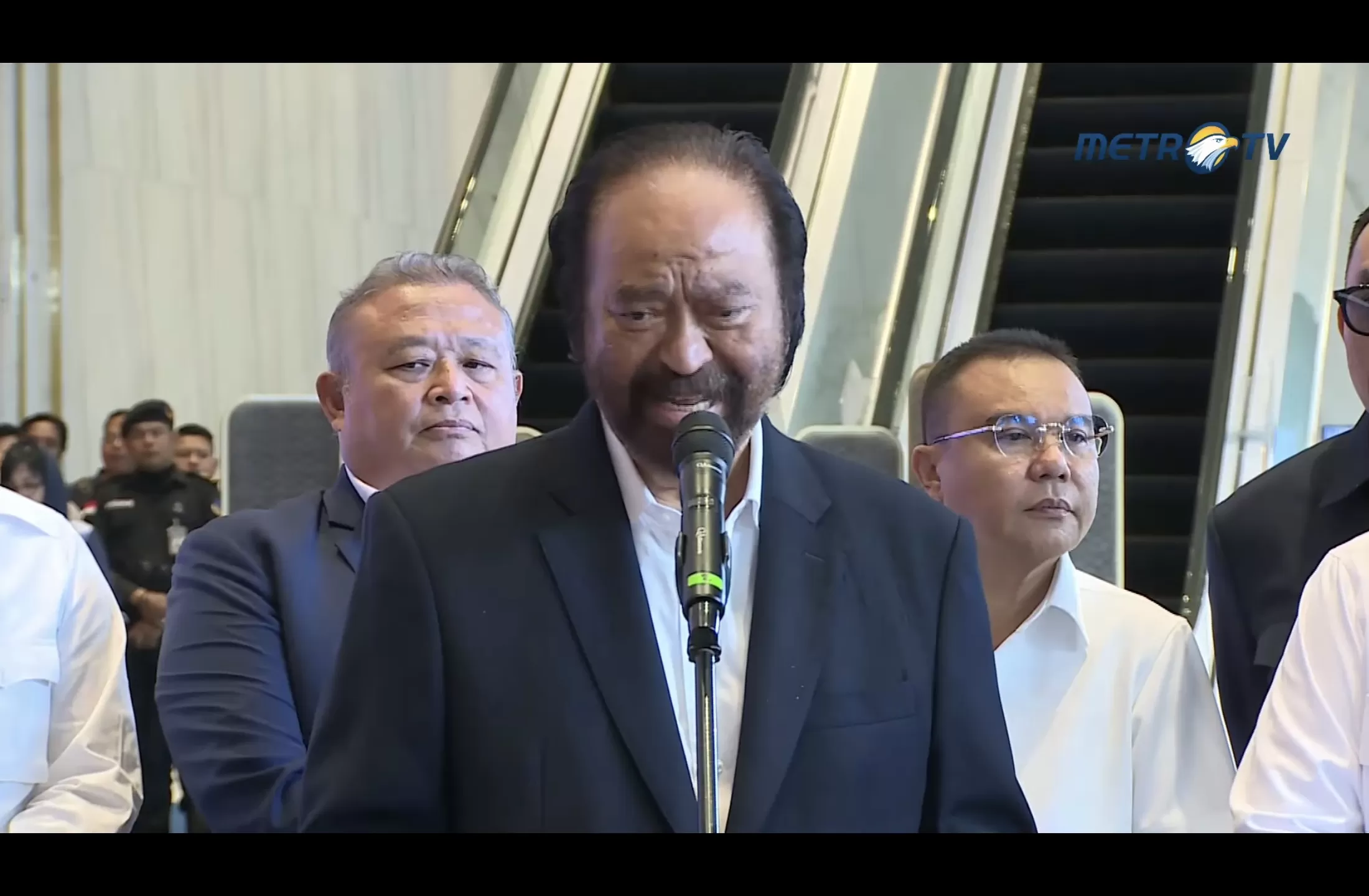 Ketua Umum Partai Nasdem, Surya Paloh soal sanksi MKD terhadap Ahmad Sahroni dan Nafa Urbach  (Foto: YouTube/Metro TV)