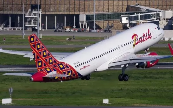 Tampak salah satu armada pesawat Airbus A320 milik Batik Air.  Kemenhub pastikan semua armada  A320 laik terbang.  (Foto: AIRLINERS.NET)