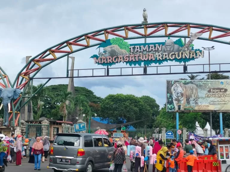 Taman Margasatwa Ragunan tetap buka saat libur Natal dan Tahun Baru ( Lopi Kasim)