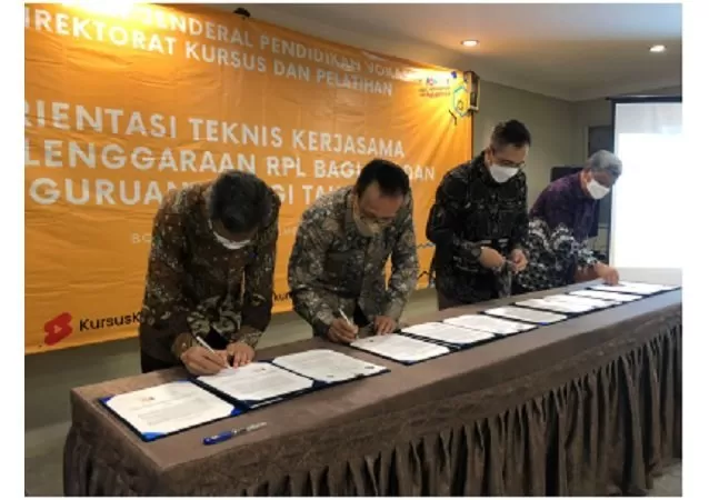 Universitas Negeri Surabaya, Universitas Negeri Yogyakarta, Universitas Terbuka, dan Universitas Negeri Jakarta akan menerima mahasiswa dari LKP.