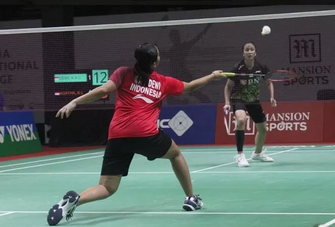 Komang Ayu (kiri) lolos ke perempatfinal usai mengalahkan Kyla Legiana Agatha di babak 16 besar. (Abrar)