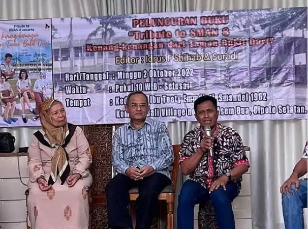 Buku Tribute to SMAN 8 Jakarta: Kenang-kenangan dari Taman Bukit Duri yang disusun dua wartawan senior yang juga alumnus SMAN 8 Jakarta yakni Idrus F Shahab dan Suradi.