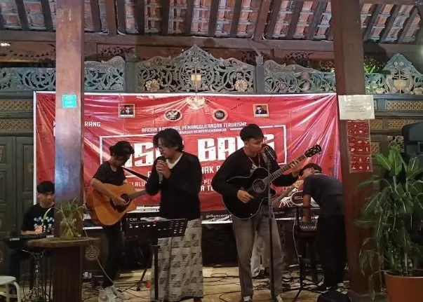 Salah satu penampil di Asik Bang di Semarang.