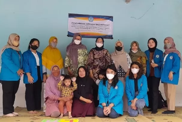 Tim pengabdian kepada masyarakat dari UNRIYO tingkatkan kualitas pelayanan dan pelaporan posyandu dengan pengembangan media komunikasi. 