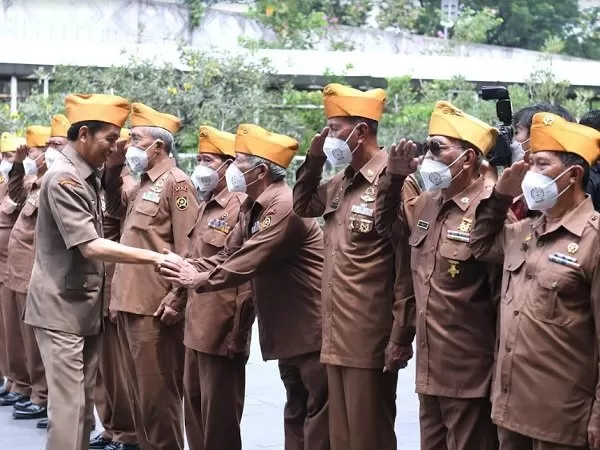 Presiden Jokowi hadir dalam Kongres ke XII Legiun Veteran Republik Indonesia (LVRI) dan Munas ke XI Persatuan Istri Veteran Republik Indonesia (PIVERI) di Gedung Balai Sarbini, Jakarta, Selasa (11/10/2022).