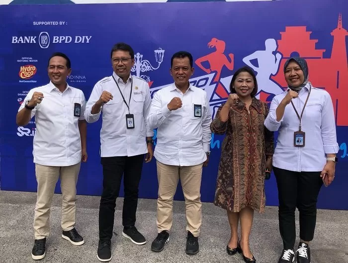 Penyelenggara saat berfoto untuk media (Harminanto) 