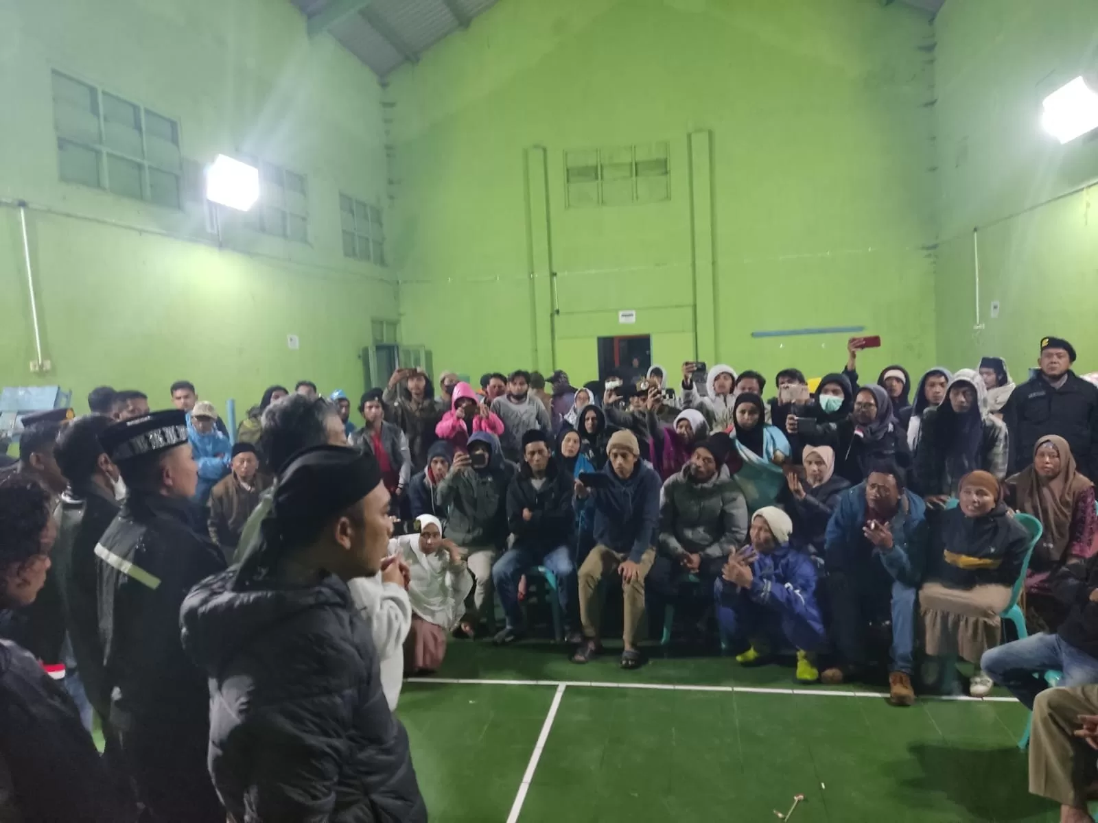 Suasana dialog di Balai Desa Karangtengah. (Foto : Istimewa)