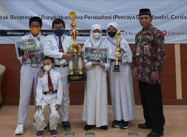 Tim siswa SD Muhammadiyah Sapen peraih juara bersama guru. (Foto: Istimewa)