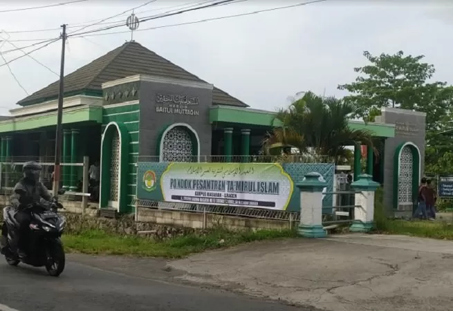   Pondok Pesantren Ta'mirul Islam di Desa Krikilan, Kecamatan Masaran, Sragen, yang menjadi sorotan setelah satu santrinya tewas. (Foto: Said Masykuri)     