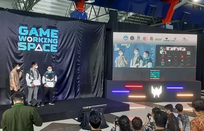 Walikota Surakarta Gibran Rakabuming Raka ikut menghadiri dan meresmikan Game Working Space di Solo Techno Park. Dalam kesempatan ini, Gibran merasakan dan menjajal langsung sarana dan prasarana di dalam fasilitas tersebut. (Istimewa)