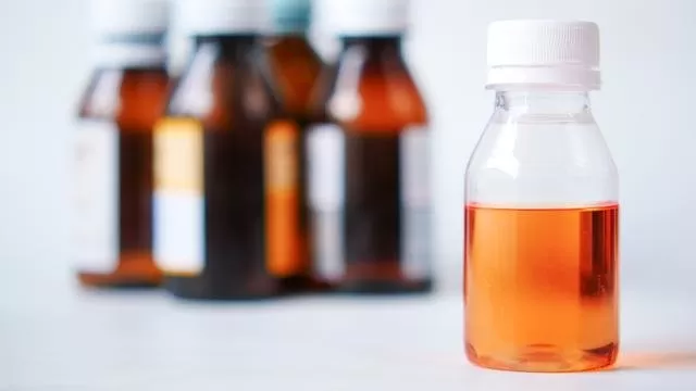 Ilustrasi obat sirup yang dikonsumsi oleh anak-anak. credit: unsplash.com.
