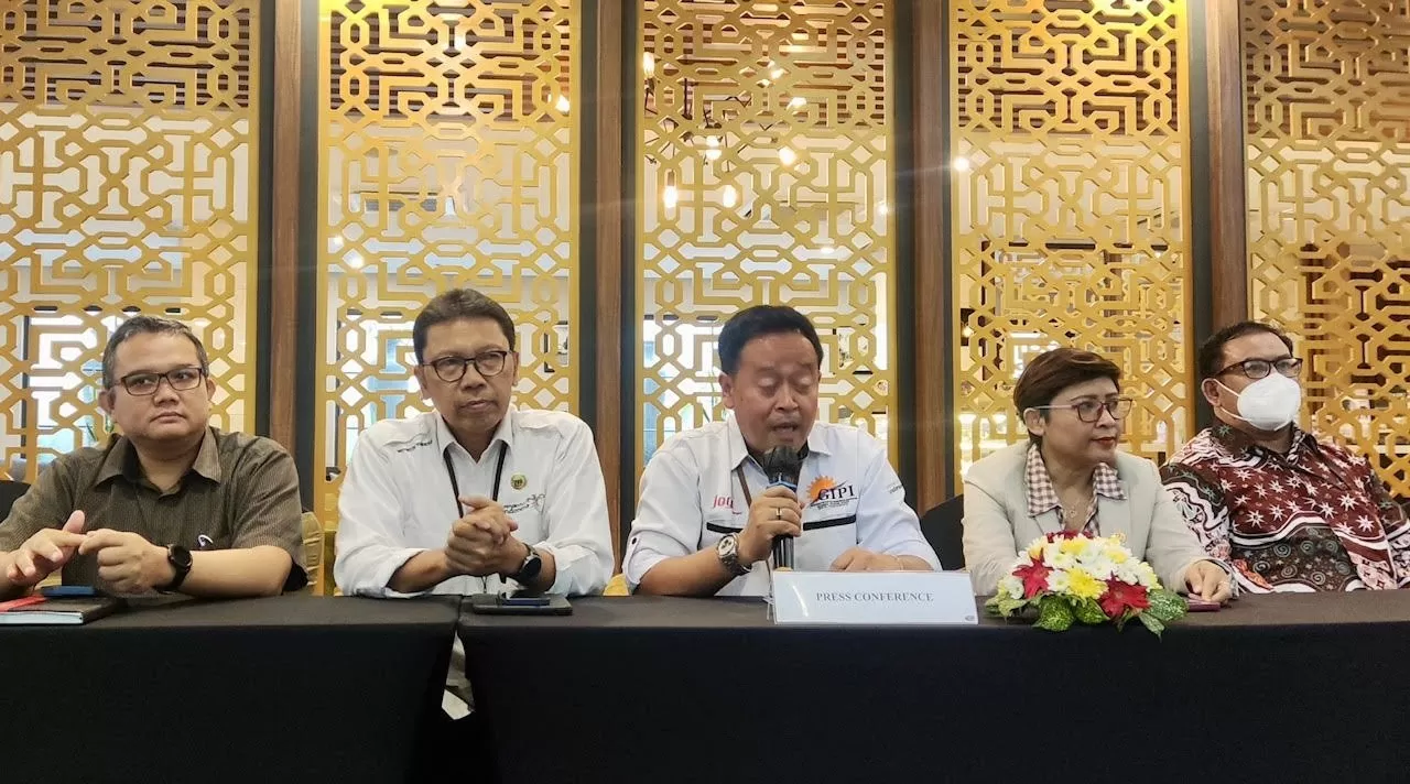 Pembicara saat memberikan pernyataan pada media (foto: Harminanto) 