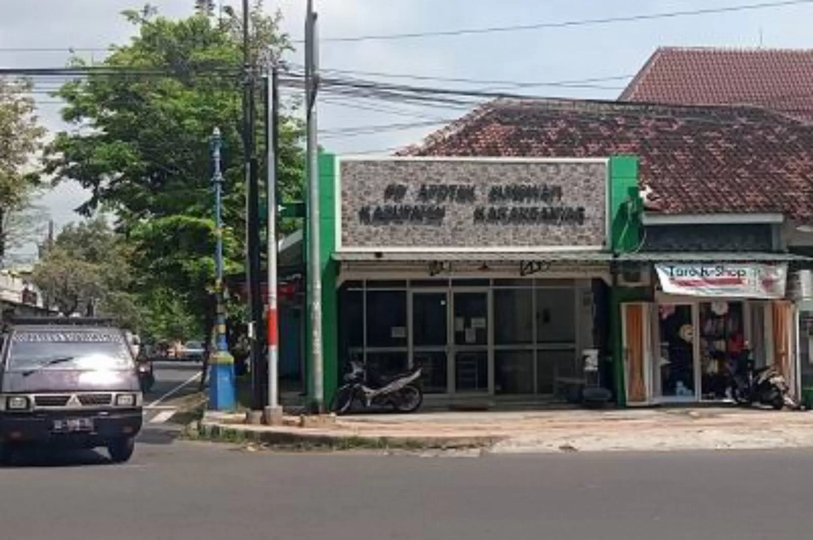 Apotek Sukowati Karanganyar  dinyatakan bangkrut (foto: Abdul Alim)