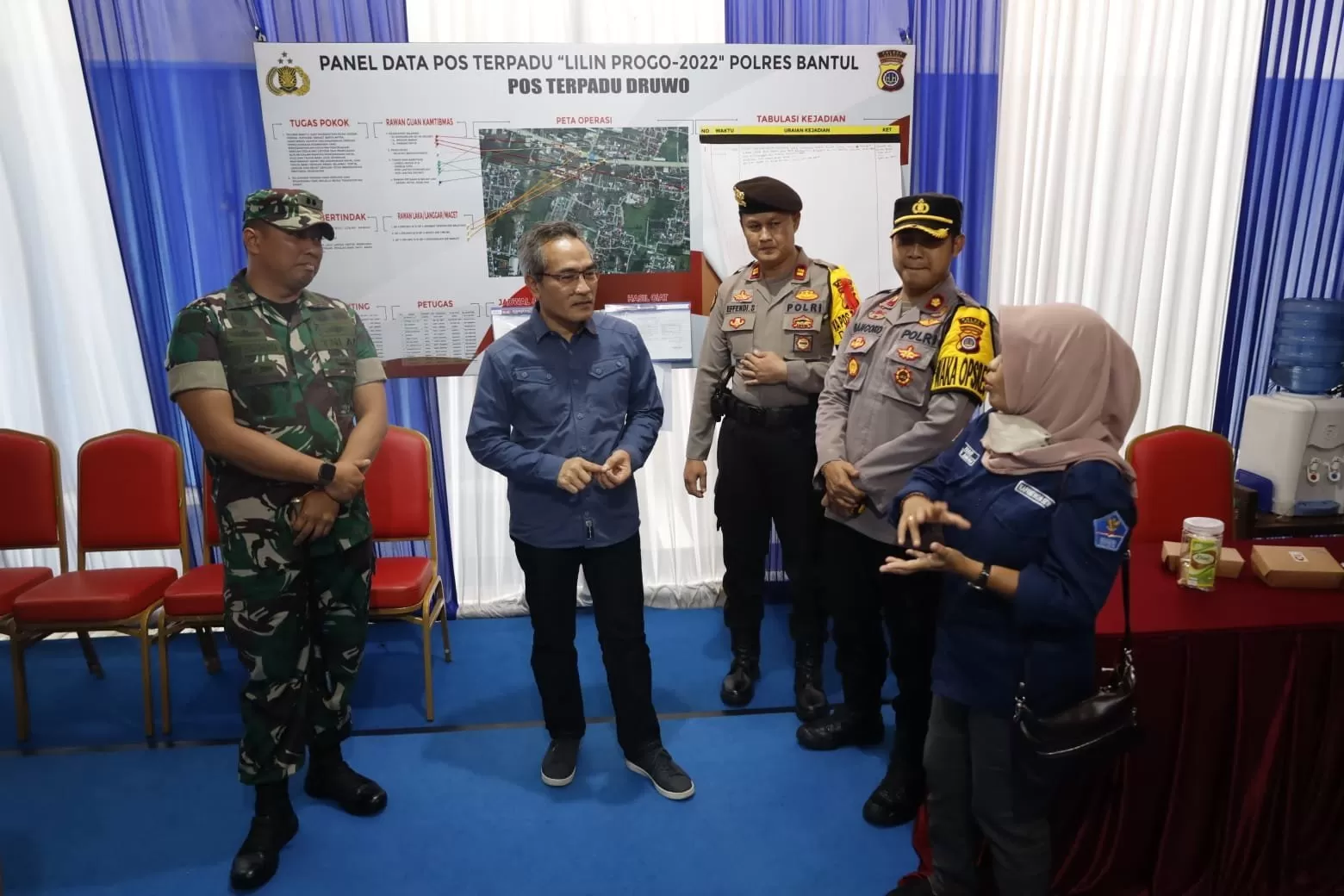  Bupati Bantul bersama rombongan mengunjungi Posko Nataru (Foto Judiman)