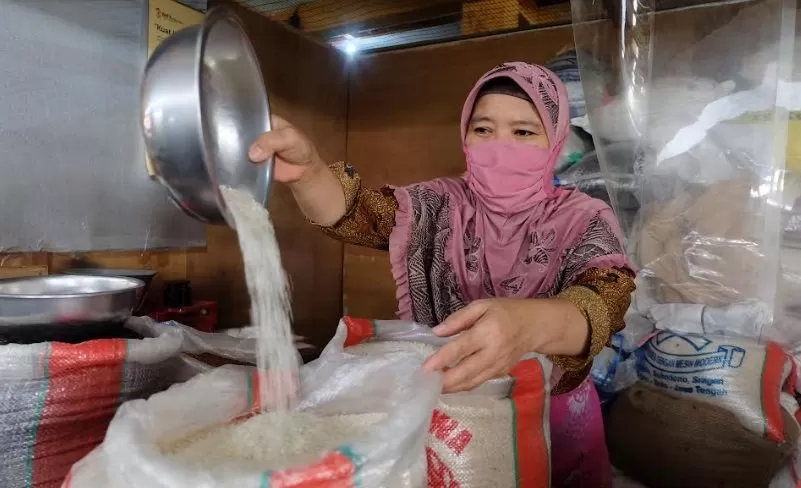 Penjual beras di Pasar Beringharjo Yogyakarta. (Foto : Fira Nurfiani)