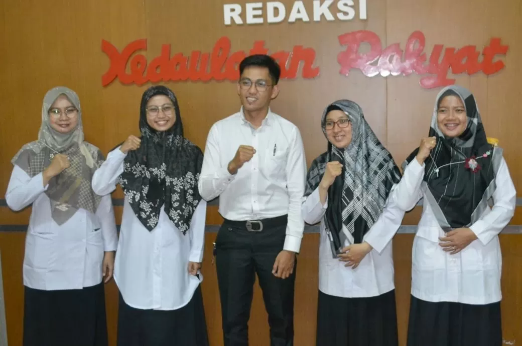 Panitia penyelenggara Milad ke-45 SMP Muhammadiyah 10 Yogya saat audiensi di ruang Redaksi KR, Rabu (11/1)  (Abrar)