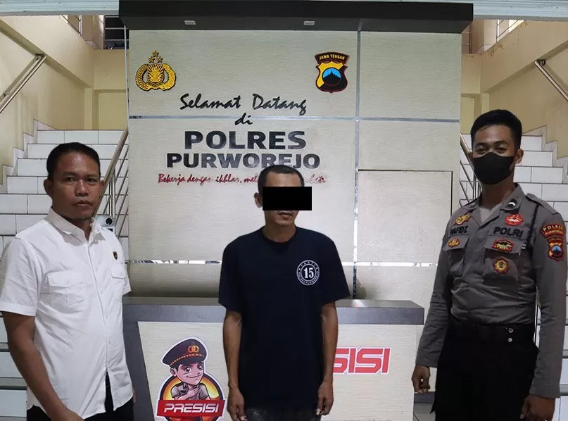 Tersangka persetubuhan anak di bawah umur diamankan polisi. (Foto Dok Polres Purworejo)