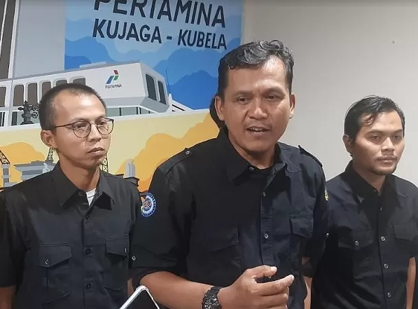 Sekjen SPP PWK Dwi Jatmoko bersama sejumlah pengurus. (Foto: R Maksum Noor)