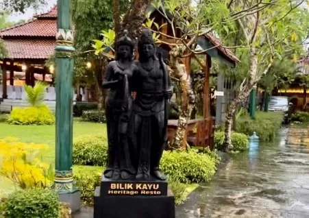 Restoran Bilik Kayu.