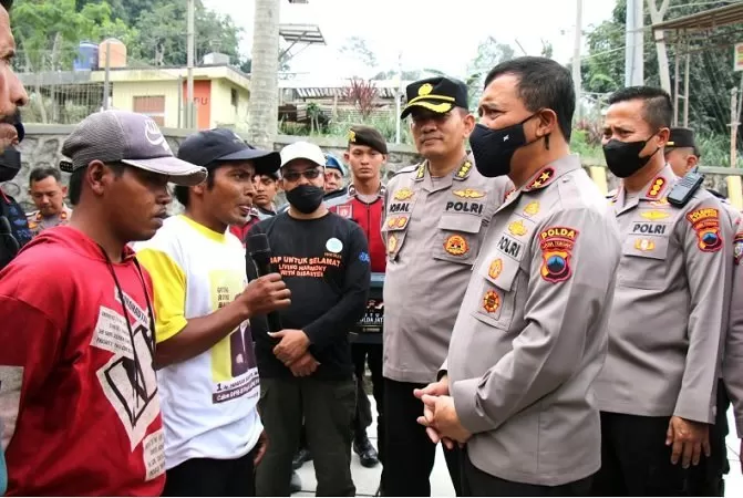 Kapolda Jateng Irjen Pol Ahmad Luthfi menerima keluhan masyarakat. (Foto: Bid Humas Polda Jateng) 