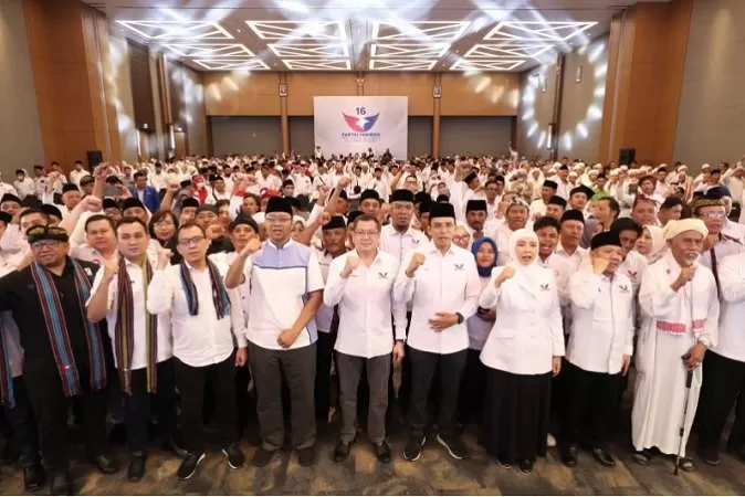 Ketua Umum DPP Partai Perindo Hary Tanoesoedibjo (HT) melantik pengurus DPW Partai Perindo NTB yang dipimpin Ketua DPW Partai Perindo NTB Muhammad Khairul Rizal. 