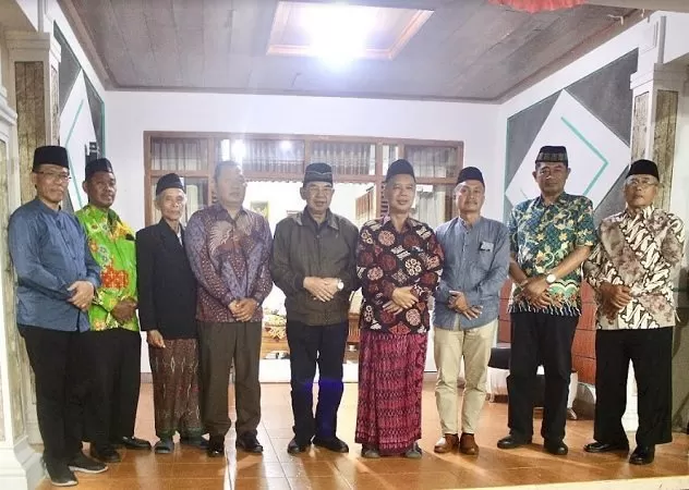 Kegiatan Ngopi Bareng Walikota bersama warga LDII Kota Magelang yang juga dihadiri oleh Camat, Lurah dan tokoh masyarakat setempat ini dilaksanakan pada hari Selasa, 21 Maret 2023 bertempat di Kantor Sekretariat DPD LDII Kota Magelang.