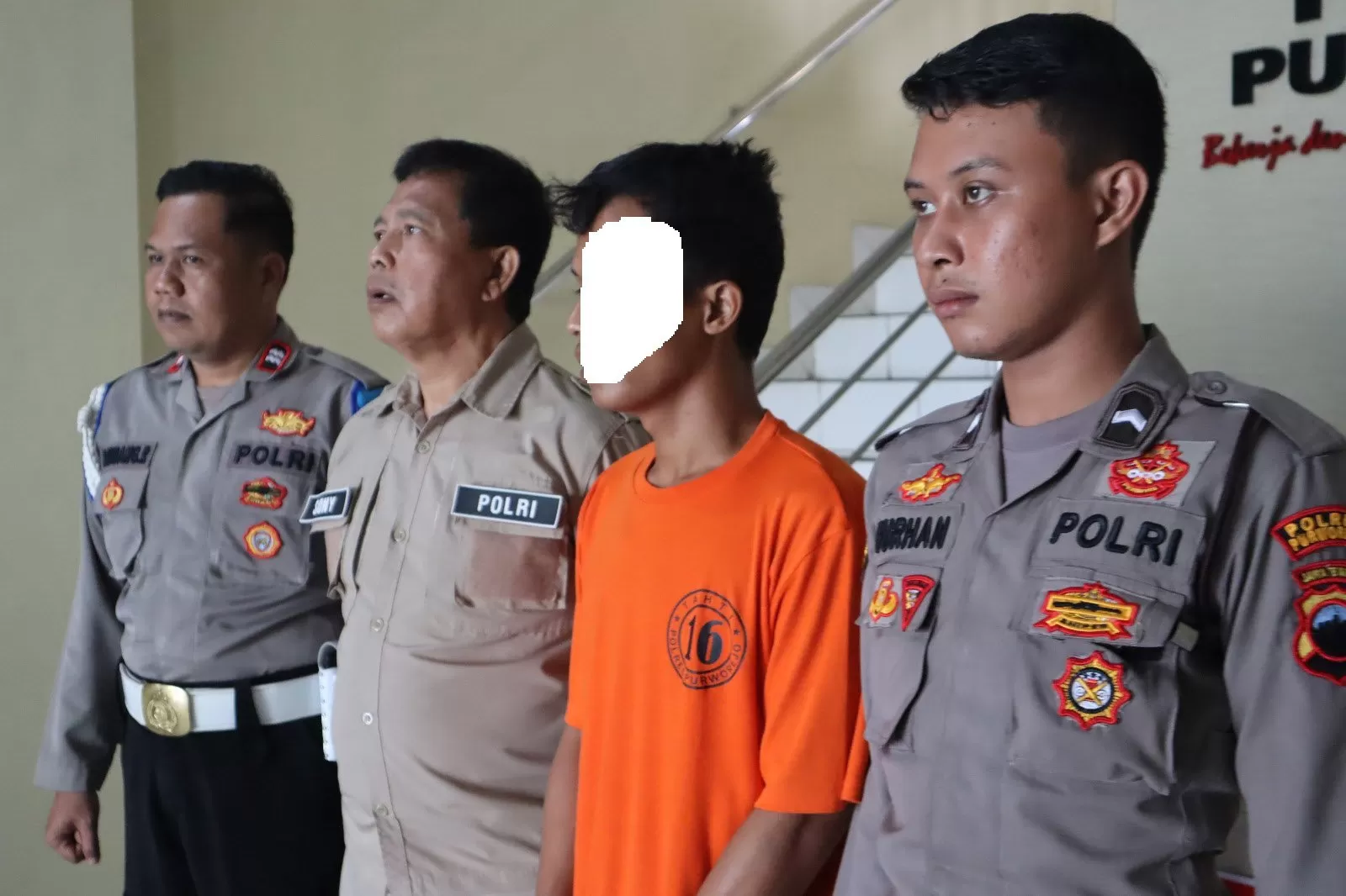 Oknum guru berinisial MNM diamankan polisi.  (foto: jarot sarwosambodo)