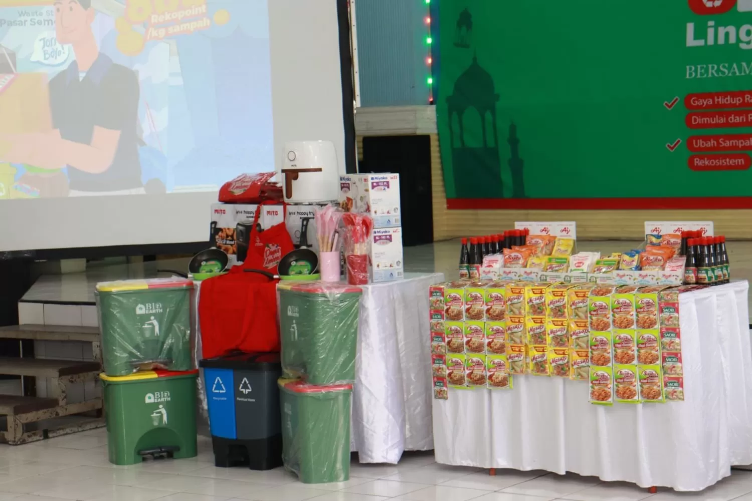 Rekosistem hadir untuk menerapkan ekosistem berkelanjutan melalui jasa pengelolaan sampah dengan berfokus pada pengumpulan, pemilahan, dan daur ulang sampah