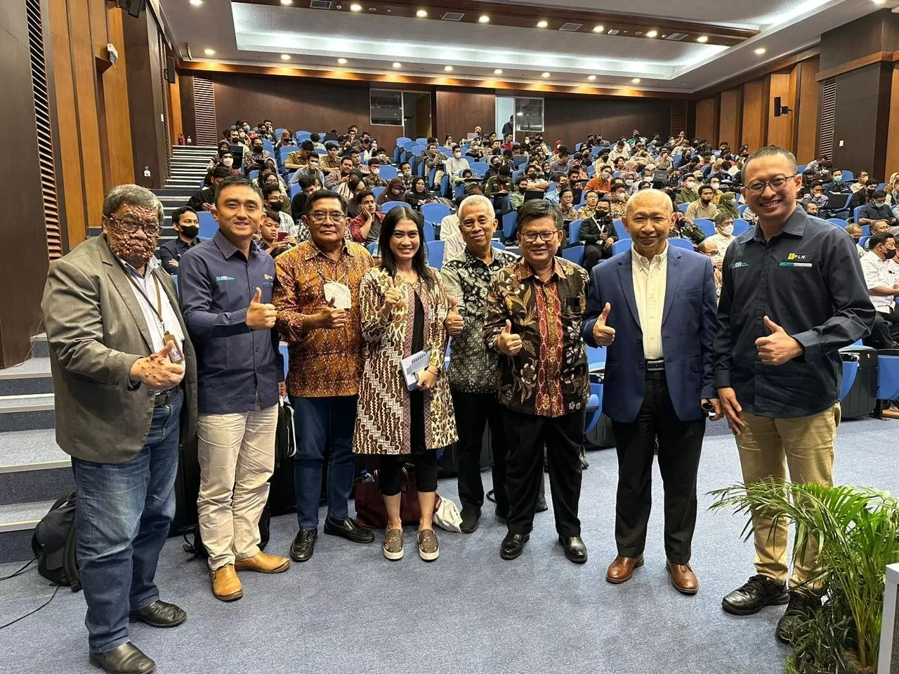 Nanang Hariyanto (paling kiri) bersama narasumber lain di sela seminar.   (foto: istimewa)