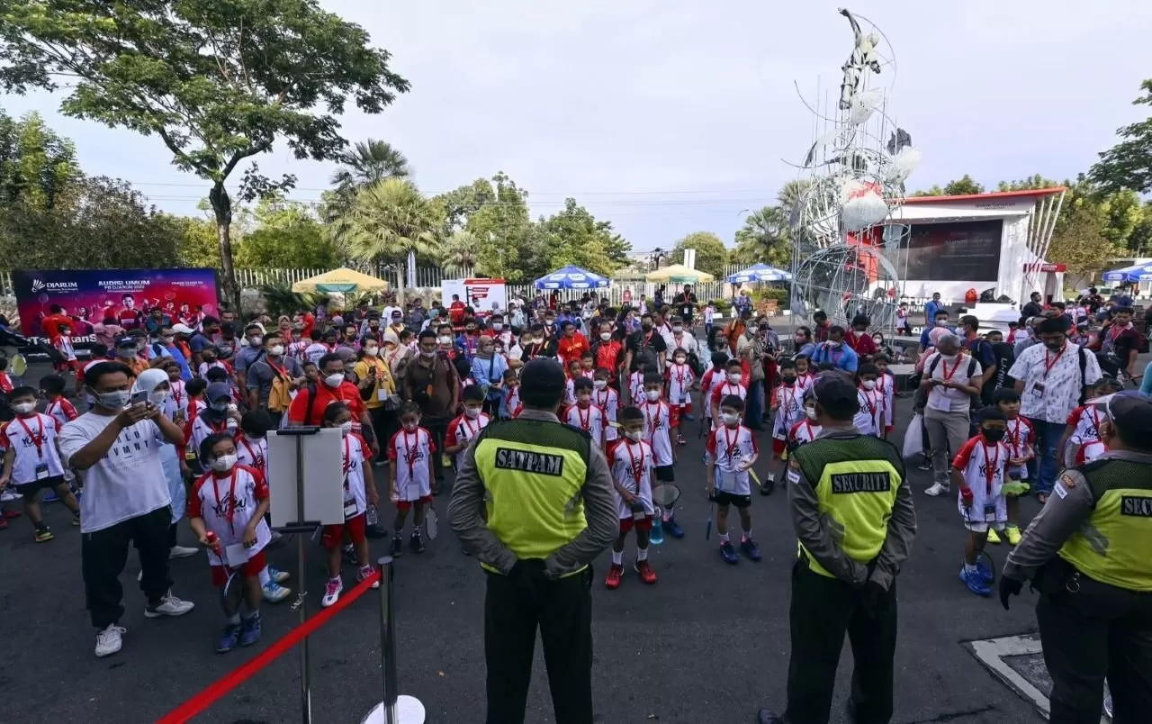   Saat para pebulutangkis muda berusaha meraih asa dengan mengikuti Audisi Umum Persatuan Bulutangkis (PB) Djarum) untuk meraih beasiswa dari Bakti Olahraga Djarum Foundation. (Dok. PB Djarum)