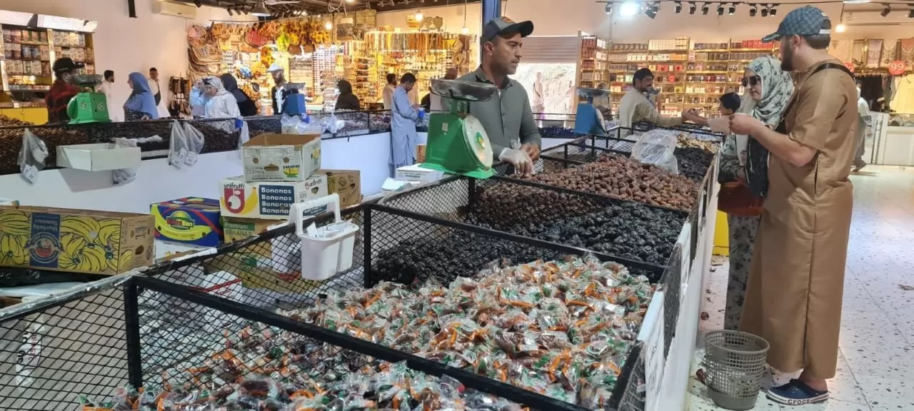  Pedagang kurma di Pasar Kurma Madinah (Rini Suryati)