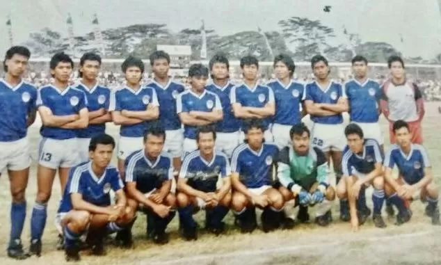  Nyoman Arba (jersey kiper hijau) saat membela PSIM