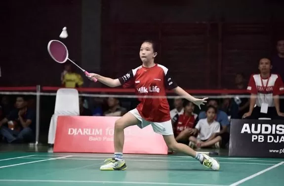 Pebulutangkis belia asal Klub Griya Bugar Yogyakarta, Keiko Chido Santanu unjuk kemampuan untuk menjaga asa maju ke babak berikutnya. (Foto: M Thoriq)