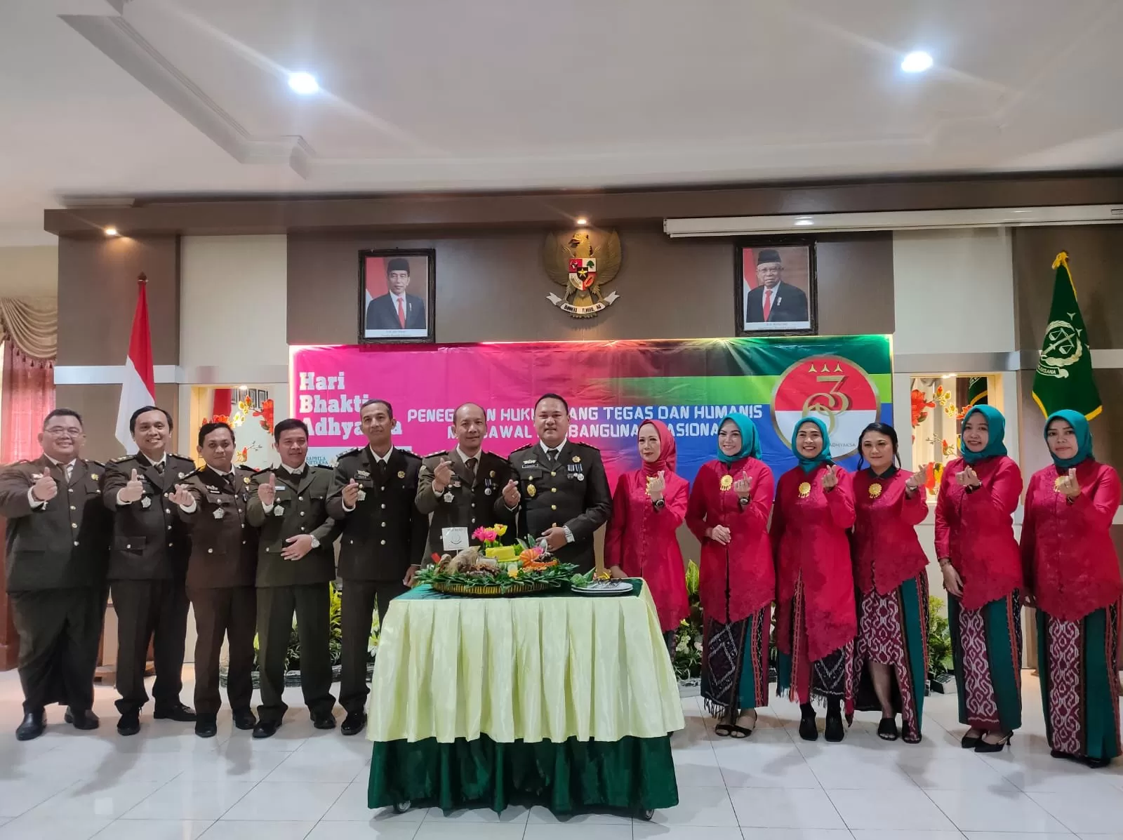 Puncak peringatan Hari Bhakti Adhyaksa ke-63 Potong Tumpeng di Kejari Bantul. (Foto : Judiman)