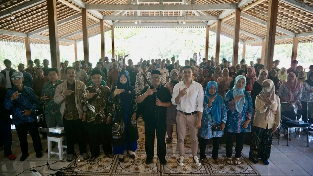 Ibnu Mahmud bersama para peserta sosialisasi