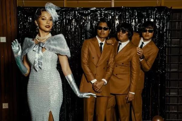 Aisyah Aziz bersama personel Masdo  (foto: istimewa)