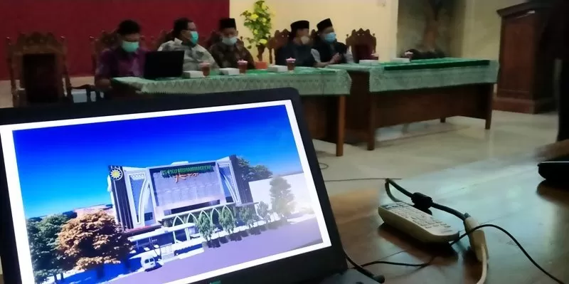 Konsep bangunan RS PKU Muhammadiyah Kulonprogo yang disosialisasikan di Balai Kalurahan Triharjo.  (foto: asrul sani)