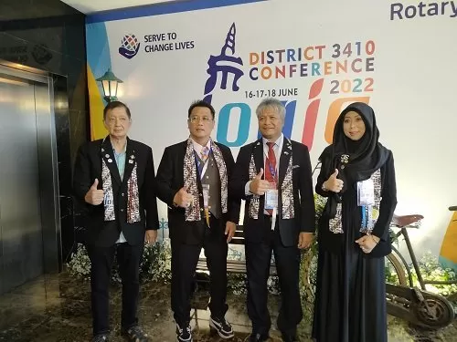 DG  bersama Panitia DC 3410 usai memberikan keterangan pers sesaat sebelum pembukaan  (foto: juvintarto)